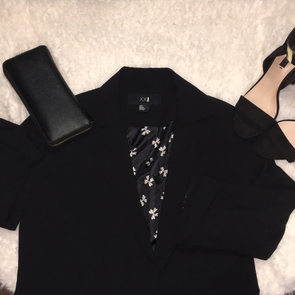 OVERSIZED BLACK BLAZER